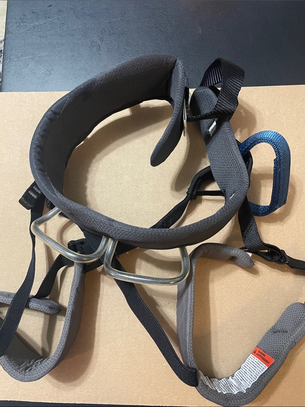 Black diamond momentum men’s harness extra small NWT in bag ( unisex )
